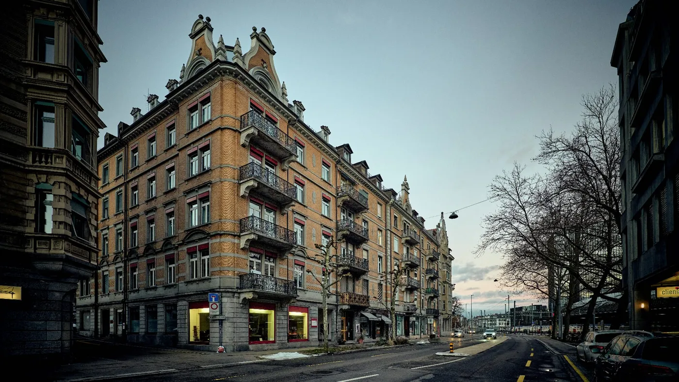 Praxisgebäude Chiropraktik St. Gallen — Rosenbergstrasse 50, historisches Eckhaus beim Hauptbahnhof St. Gallen mit Eingang zur Praxis von Dr. Florian Senn